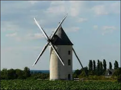 Je vous propose de partir en Nouvelle-Aquitaine à la découverte du moulin à vent du gué Sainte-Marie, aux Trois-Moutiers. Commune de l'arrondissement de Châtellerault, elle se situe dans le département ...