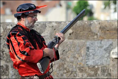 Quel était le procédé de mise à feu d'une arquebuse ?