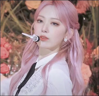 Comment s'appelle ce membre de Iz*One ?