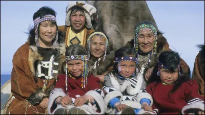 Lequel de ces peuples autochtones ne vit pas majoritairement en Amérique du Nord ?