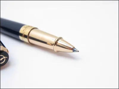 "Stylo" vient du grec "stŷlos" qui signifie :