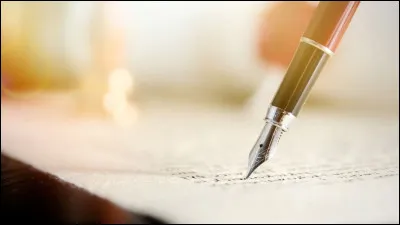 A qui doit-on le premier stylo à plume fiable ?