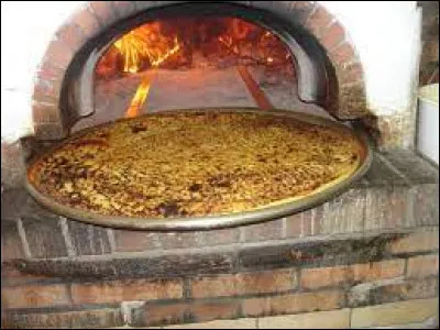 Quelle est cette spécialité réalisée avec de la farine de pois chiches, dont les Toulonnais sont si fiers ?