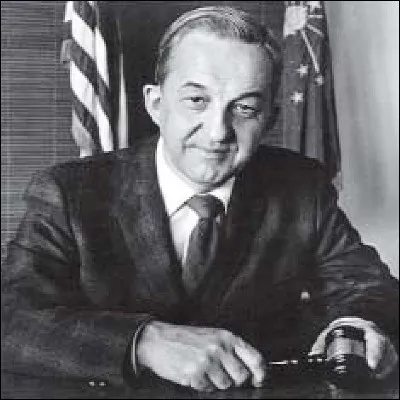 Quel dispositif inventé par Robert F. Borkenstein en 1954 fonctionne à laide dun réactif ou dune sonde ?