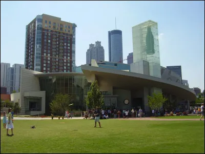 Économie : Quelle grande entreprise a son siège à Atlanta ?