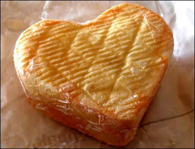 De quelle région vient ce fromage au lait de vache, de forme ronde ou en cur, appelé rollot ?