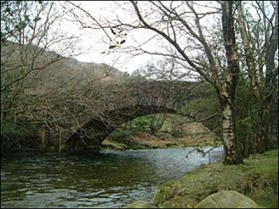 Où se jette l'Esk, fleuve du nord de l'Angleterre dans le comté de Cumbria ?