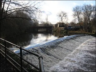 Quelle rivière prend sa source au cur de la chaîne des montagnes des Pennines, en Angleterre ?