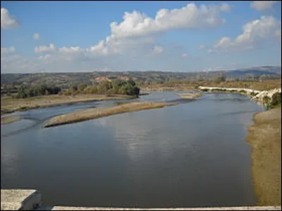 Dans quel pays le Vardar prend-il sa source ?