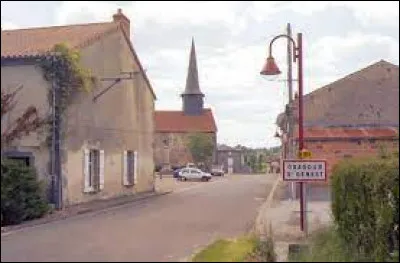 Village néo-aquitain, dans l'arrondissement de Bellac, Oradour-Saint-Genest se situe dans le département ...
