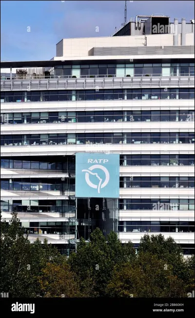 Quelle est la première ligne qui a pu bénéficier du MF 01 ?