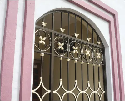 Quel nom portait le premier des cafés-théâtres, créé en 1960 à Paris ?