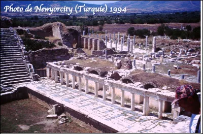 Quel est ce site archéologique en E, situé en Turquie, une des plus anciennes et importantes cités grecques d'Asie Mineure ?