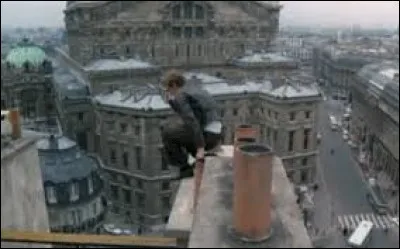 Dans le film d'Henri Verneuil "Peur sur la ville", qui tient le rôle du policier affrontant le psychopathe qui sème la terreur ?