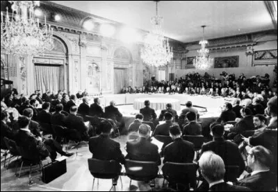 Les accords de Paris, signés le 27 janvier, doivent mettre fin ...