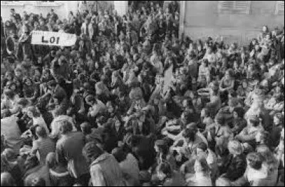 En France, d'importantes manifestations de la jeunesse se déroulent au printemps 1973 : elles protestent contre ...
