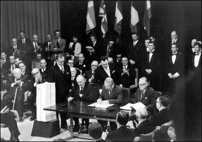 Au 1er janvier 1973, la Communauté économique européenne s'élargit à de nouveaux Etats : combien compte-t-elle désormais de membres ?