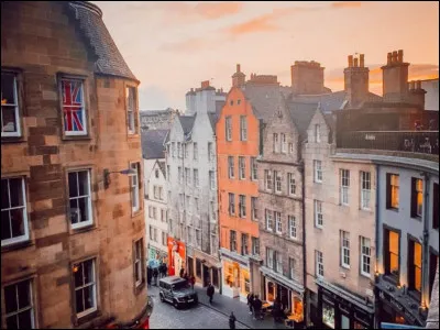 Personnalité : Lequel de ces acteurs ayant incarné James Bond est né à Édimbourg ?