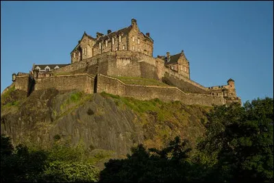 Lieu d'exception : De quand date la construction du château d'Édimbourg ?