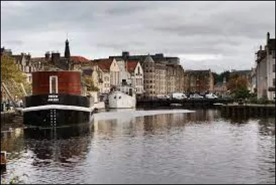 Ville : Dans quel quartier trouve-t-on le port d'Édimbourg ?