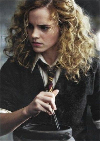 Où hermione a-t-elle les cheveux en bataille ?