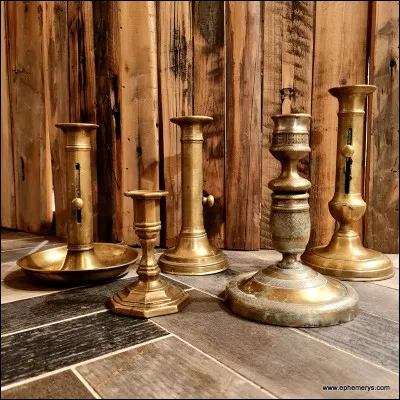 Dans quel jeu le chandelier est-il une arme potentielle ?