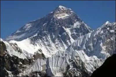 Le mont Everest se trouve dans les Alpes.