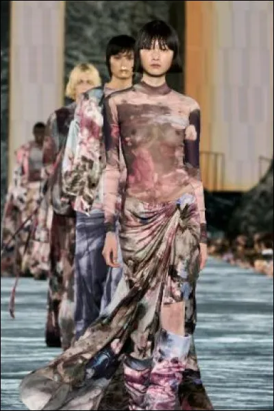 De nos jours la griffe Balmain est la première marque de mode française à dépasser le million d'abonnés sur les réseaux sociaux, grâce à une mode plus inclusive. Qui sont les jeunes ambassadeurs du style Balmain d'aujourd'hui ?