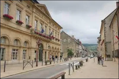 Claudine habite à Pontarlier (Doubs). C'est donc une ...