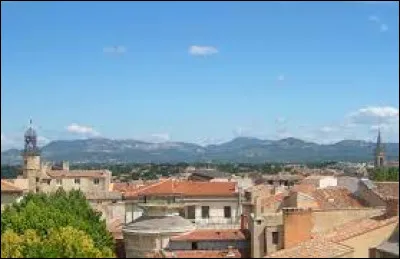 Capitale du Comtat Venaissin, au sud du mont Ventoux et connue pour ses berlingots, Carpentras se situe dans le département ...