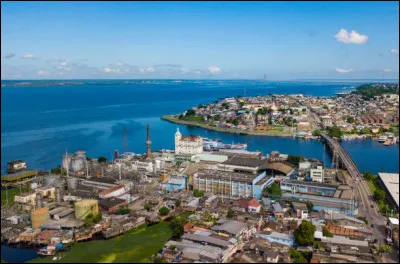 Sur quel fleuve a été fondée la ville de Manaus  ?