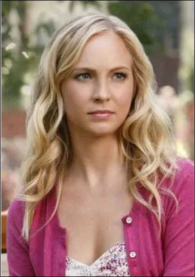 Avec qui Caroline avait-elle prévu de se marier le 24 mars ?