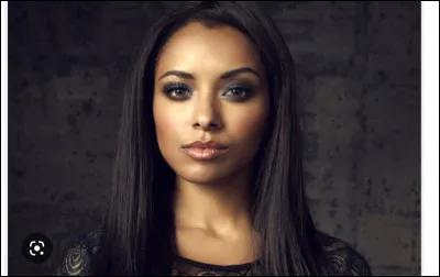 Avec qui Bonnie sort-elle dans les saisons 7 et 8 ?