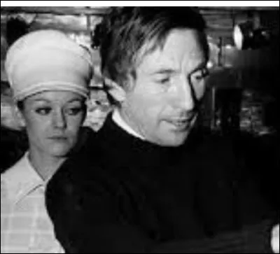 Couturier de la nouvelle vague, Ted Lapidus est sollicité pour habiller Brigitte Bardot, Alain Delon et John Lennon. 
Qui a été la toute première mannequin à défiler pour lui dans les années 1960-1970 ?