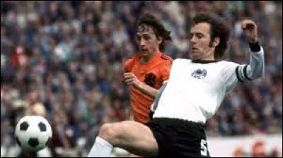 Quel fut le score entre l�Allemagne de l�Ouest et les Pays-Bas lors de la finale du Mondial 1974.