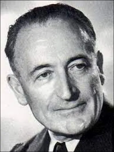 Qui est l'auteur de "Knock ou le Triomphe de la médecine", pièce de théâtre représentée pour la première fois en décembre 1923 ?