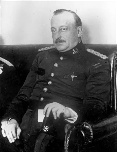 Le général Miguel Primo de Rivera arrive au pouvoir par un coup d'Etat le 13 septembre 1923. Il va rester 6 ans à la tête de ce pays :