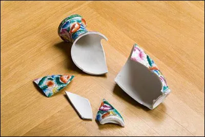 Tu viens de casser un vase dans le salon. Que dis-tu ?