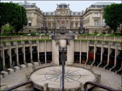 Culture : Quel surnom donne-t-on à la ville de Lille ?