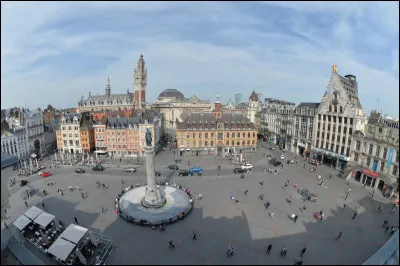 Ville : Quel nom porte la Grand'Place ?