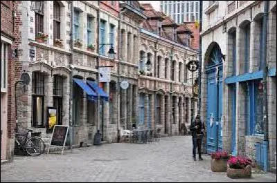 Histoire : Sous le règne de quel roi, la ville de Lille a-t-elle été définitivement rattachée à la France ?