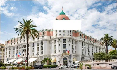 Ville : Quel est le nom de ce célèbre hôtel ?