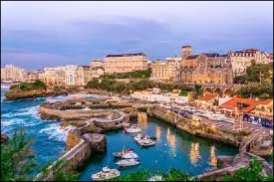 Les habitants de Biarritz (Pyrénées-Atlantiques) sont des ...