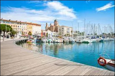 Station balnéaire de la Côte d'Azur, Saint-Raphaël se situe ...