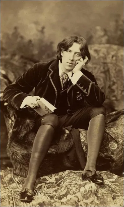 Dans "Le Portrait de Dorian Gray", les personnages de Lord Henry et de Basil Hallward sont inspirés de :