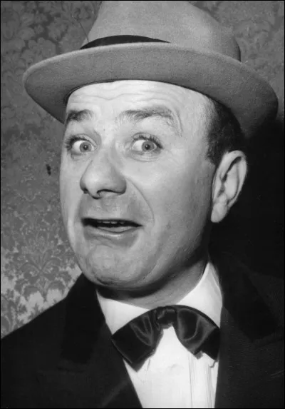 D'après un célèbre sketch de Fernand Raynaud, quelle question pose-t-il au téléphone à son tonton ?