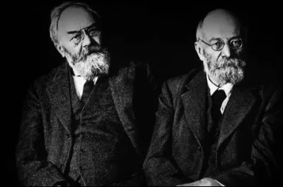 Laquelle de ses inventions ou premières productions n'est pas attribuable aux frères Michelin ?