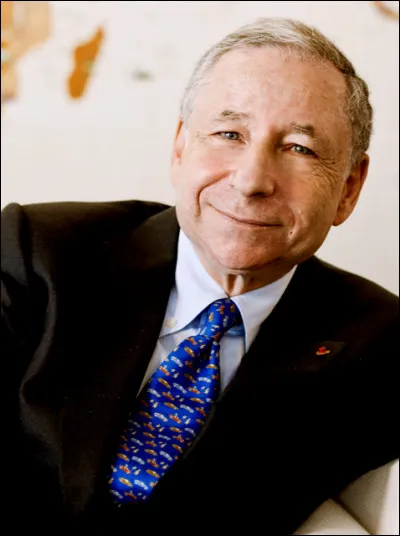 Avant de rejoindre Ferrari en 1993, de quel constructeur français Jean Todt était-il le directeur de la compétition ?