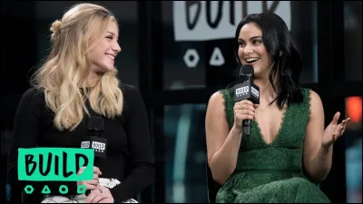 Que pense Lili de Camila Mendes, sa co-vedette ?