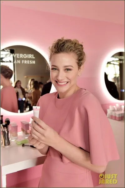 Avec quelle marque a-t-elle collaboré ?